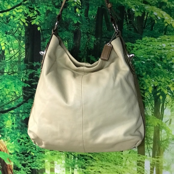 Coach cream leather purse. - Picture 1 of 16